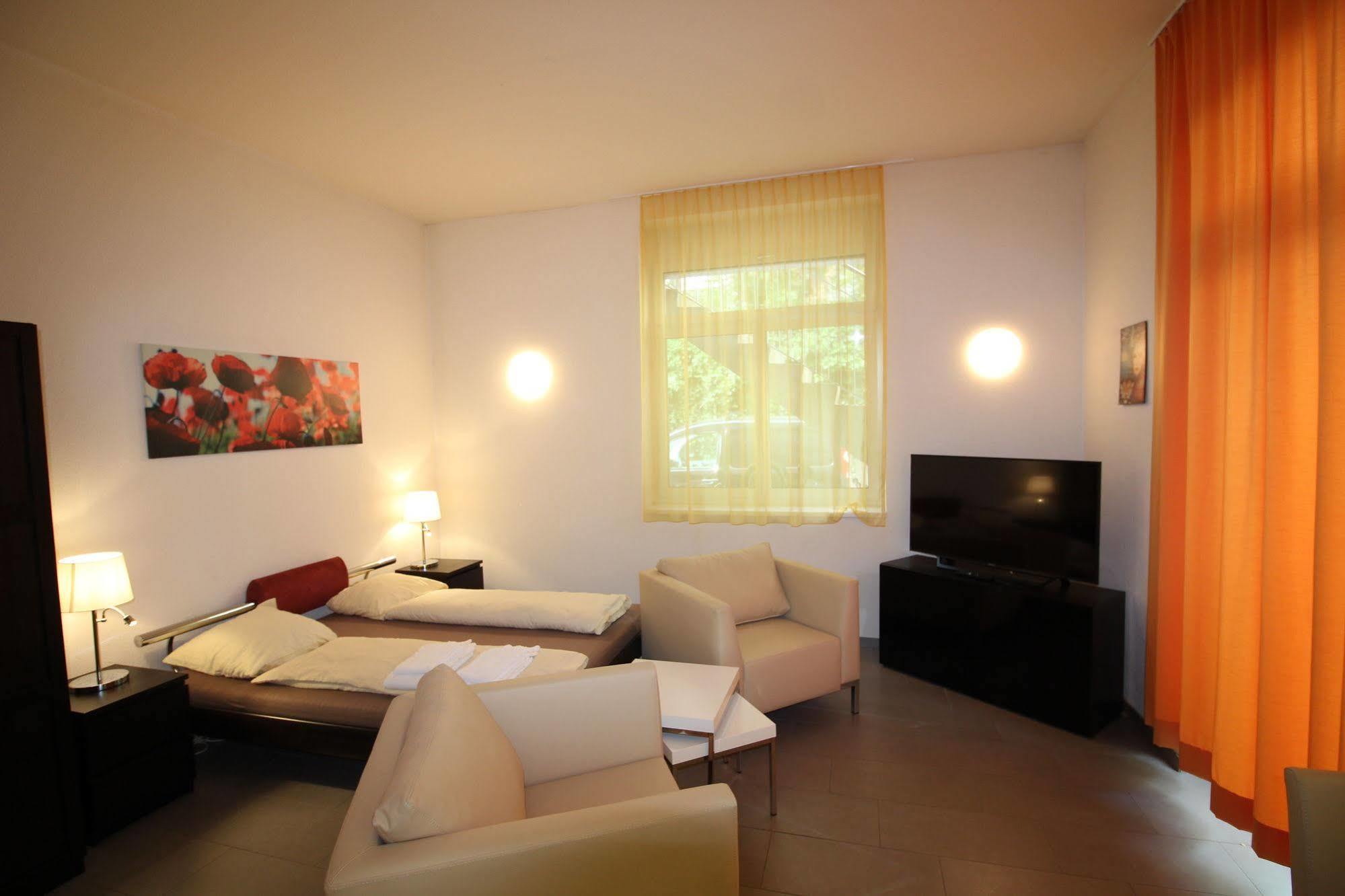 Swiss Star Oerlikon Inn Цюрих Екстер'єр фото